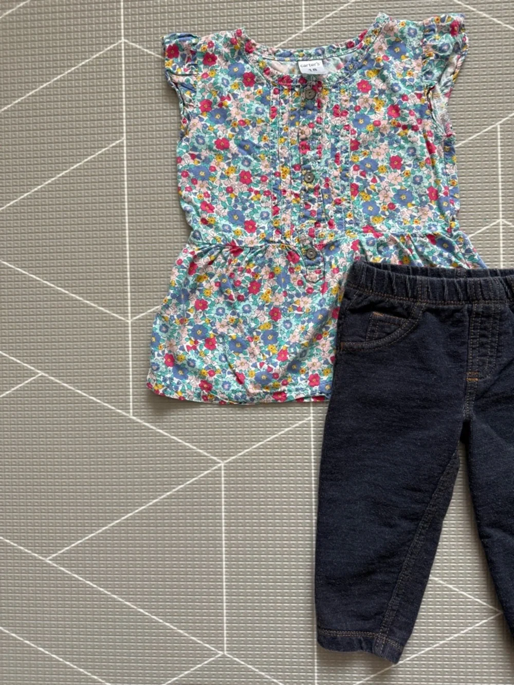 Carter's|Baby girl outfit,Floral Ruffle-Sleeve Top & Navy Knit denim pants•BOHO